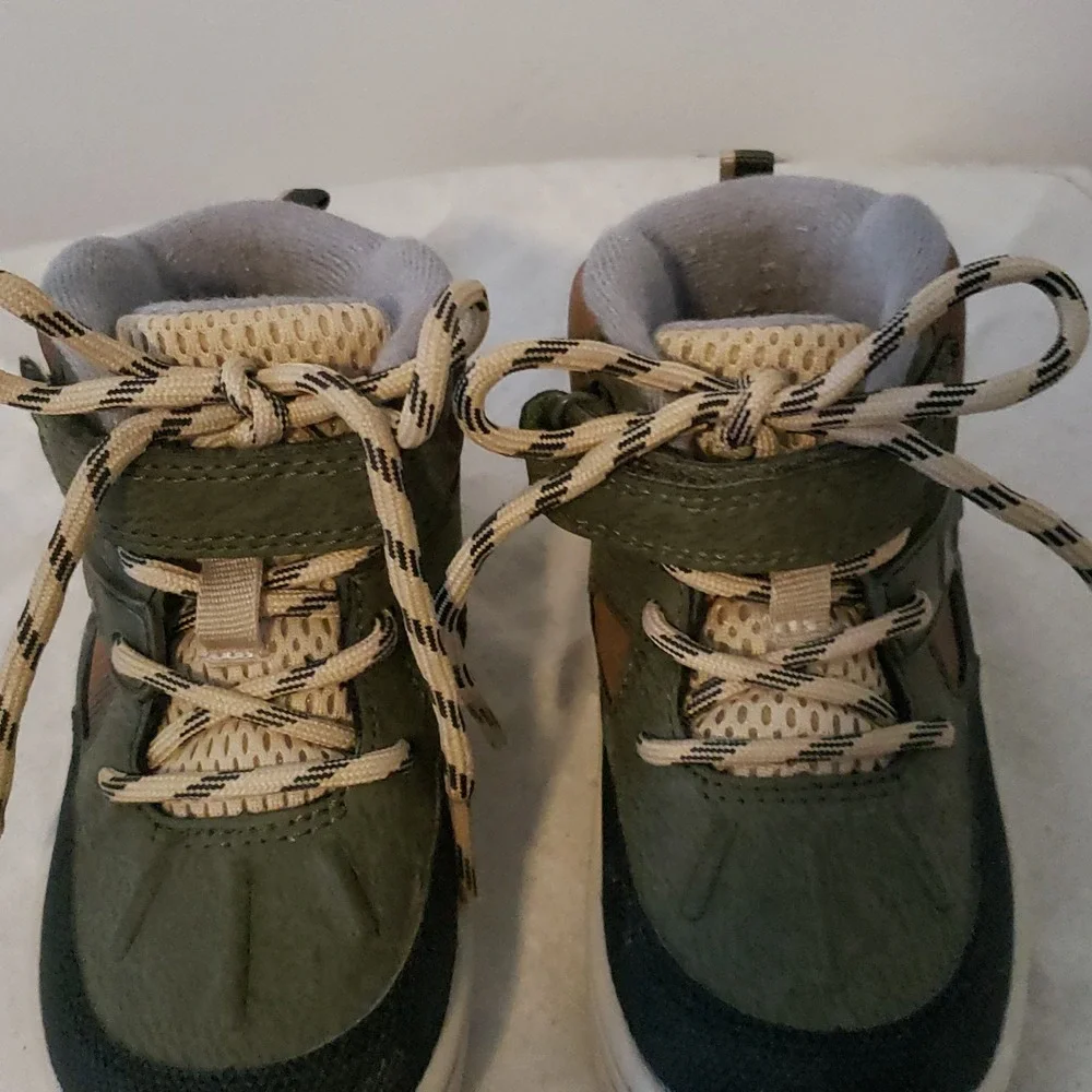 Carters Ilker Ankle Boots SIZE 9 Hiking Fall Hook/Loop Lace Up Outdoor Casual